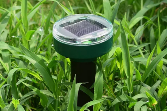 Despídete de los Topos con el Ahuyentador Solar Transonic